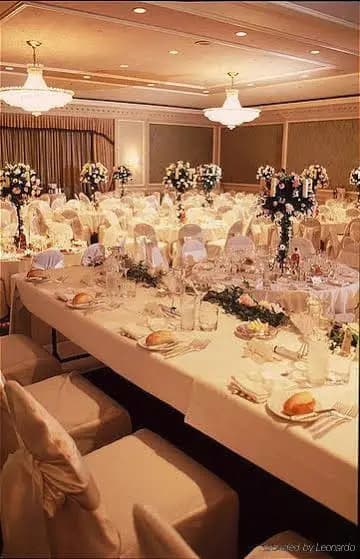 Sir Stamford Hotel - photo 3