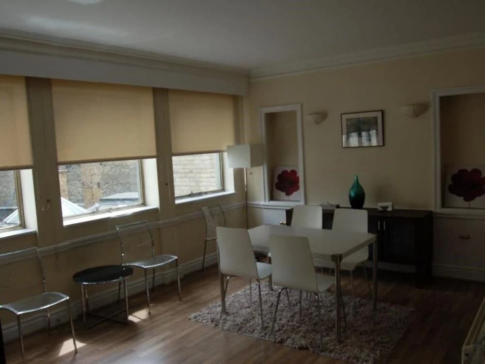 The Elegant Mayfair - photo 2