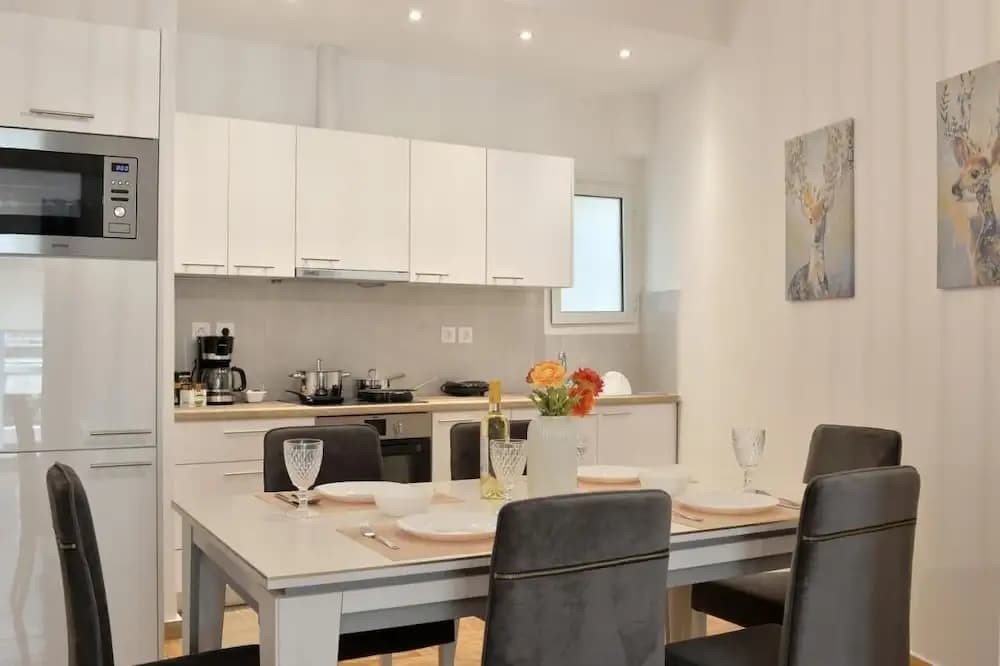 GTD8210 - Acropolis Cozy Apt. - photo 17