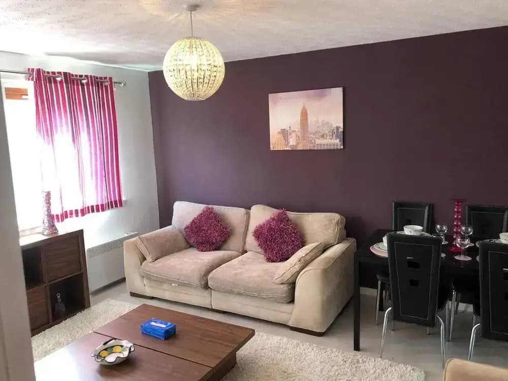 Stunning 2-bed Serviced Selfcatering Apartment - photo 5