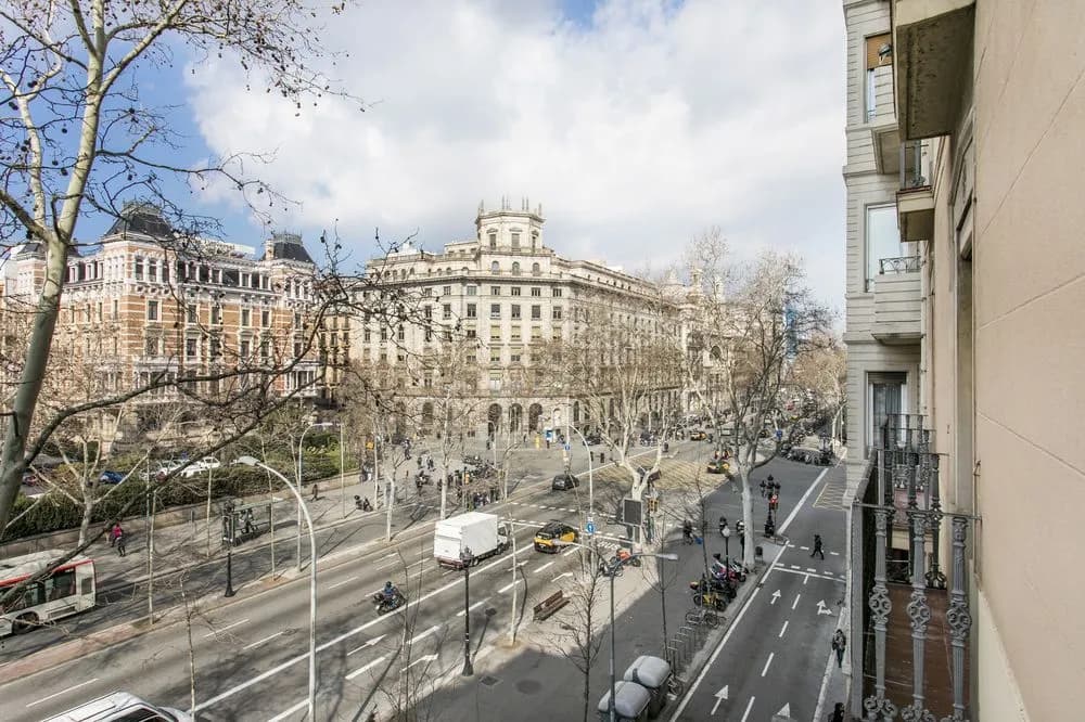 Large and central Catalonia square - main photo