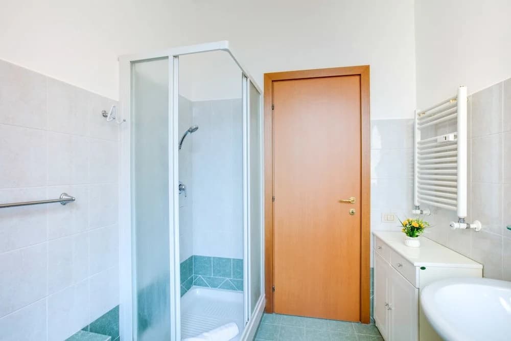 Large and Bright Flat in a Great Area - photo 8