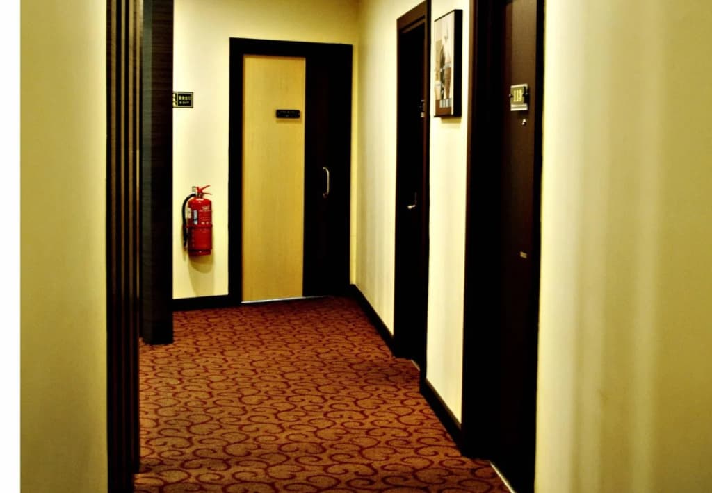 Pavilion Inn - photo 12