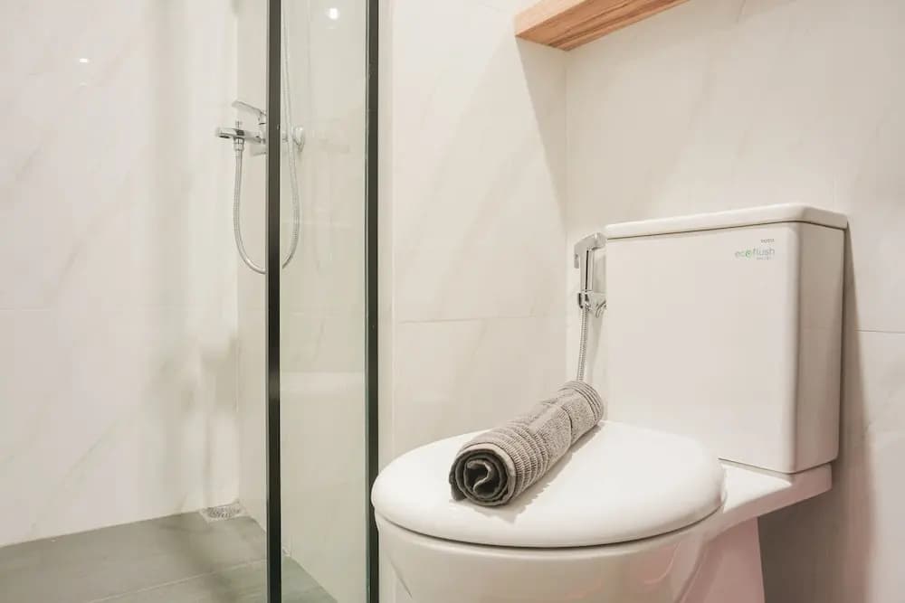 Great Location Studio at The Newton Ciputra World 2 Apartment - photo 5