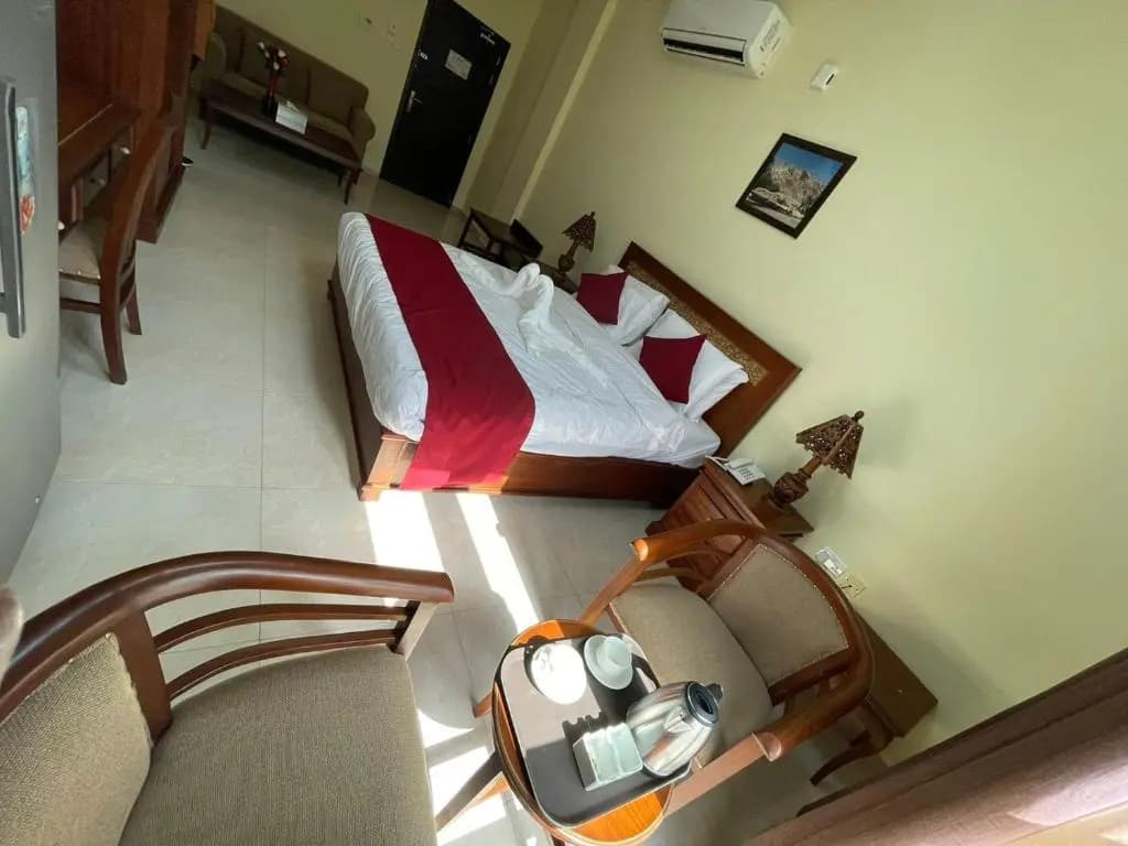 Royal Hotel - photo 5