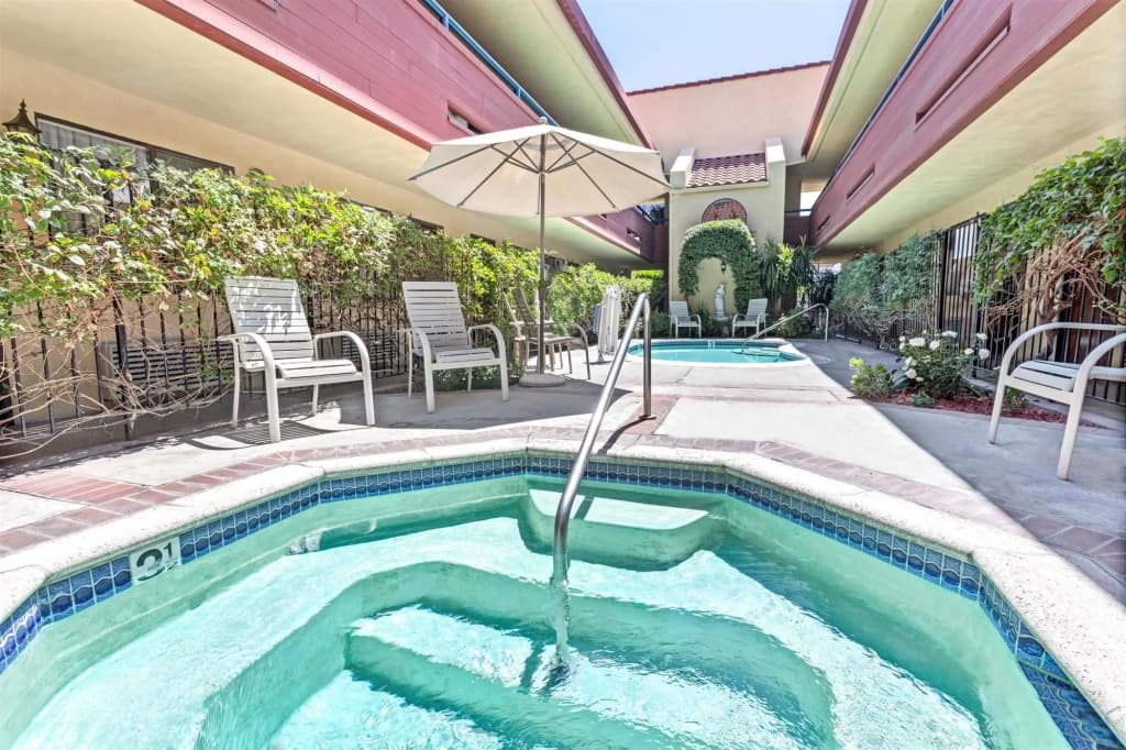 Vantage Point Inn Woodland Hills - photo 12