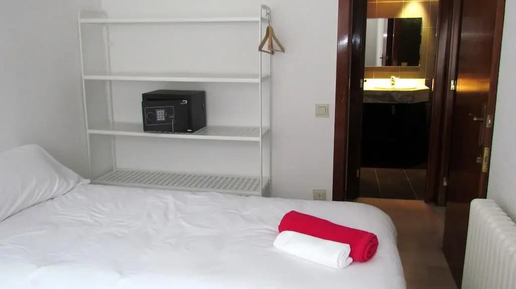Townhouse Barcelona Stadium - photo 3