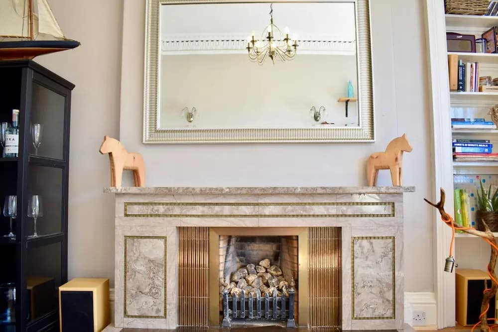 2 Bedroom Traditional Edinburgh Flat - main photo