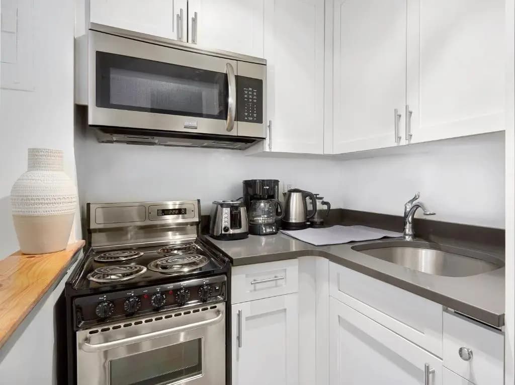 Modern and Spacious apartment in Chelsea - photo 7