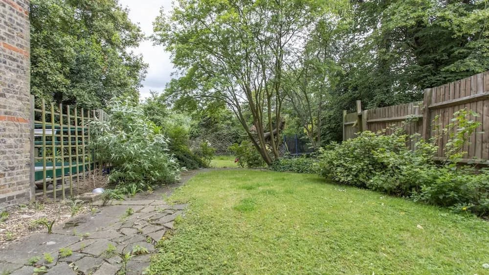 London Apartment- 4 Bedrooms-garden and Parking - photo 12