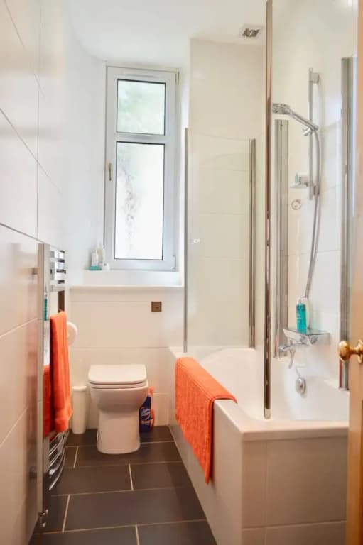 2 Bedroom Morningside Flat - photo 8