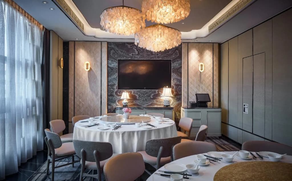 The Emperor Hotel - photo 11