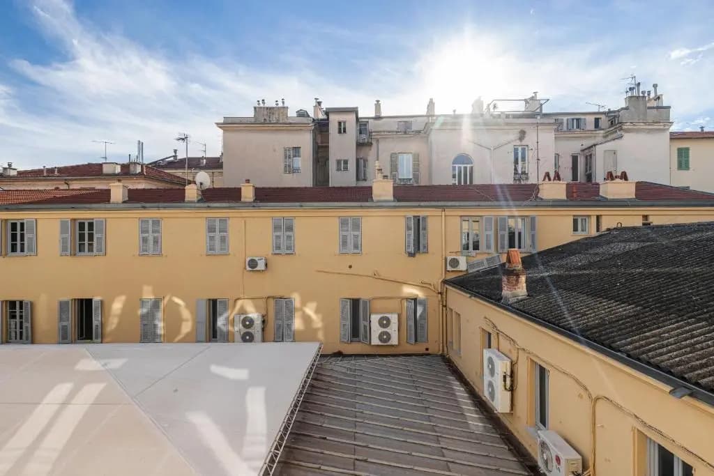1 Bdr Downtown near Place Massena - photo 2