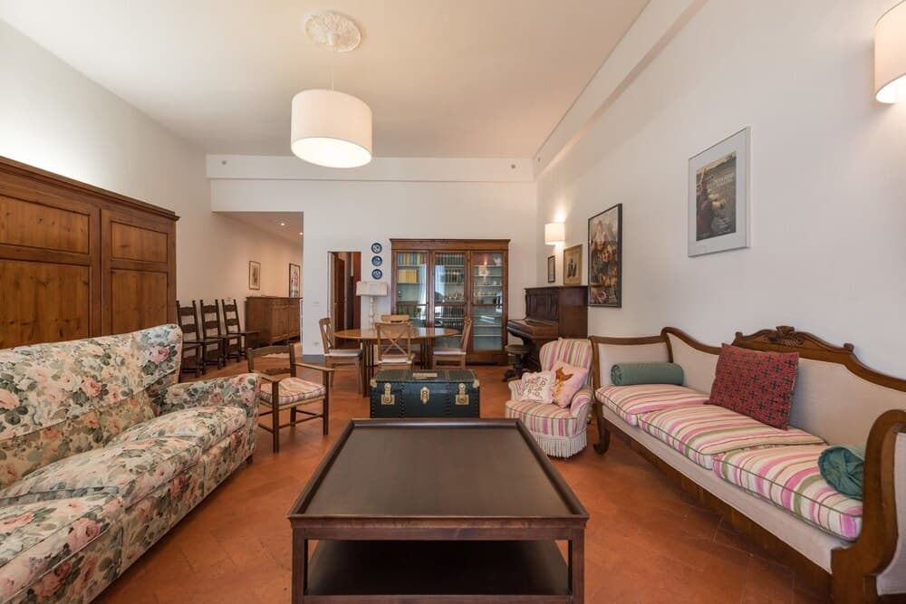 Pitti Large Apartment With Balcony - photo 5