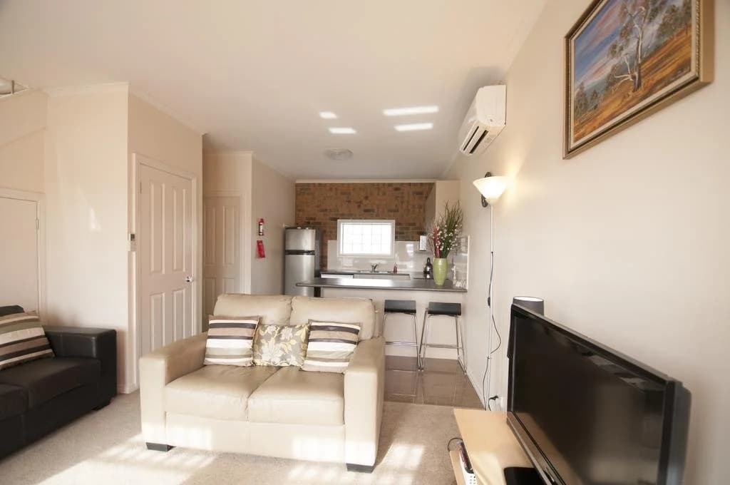 Yarra Glen Racecourse Apartments - photo 15