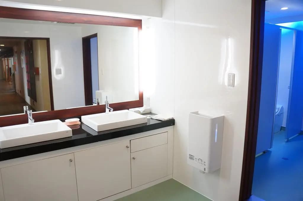 Capsule Hotel 310 - photo 10