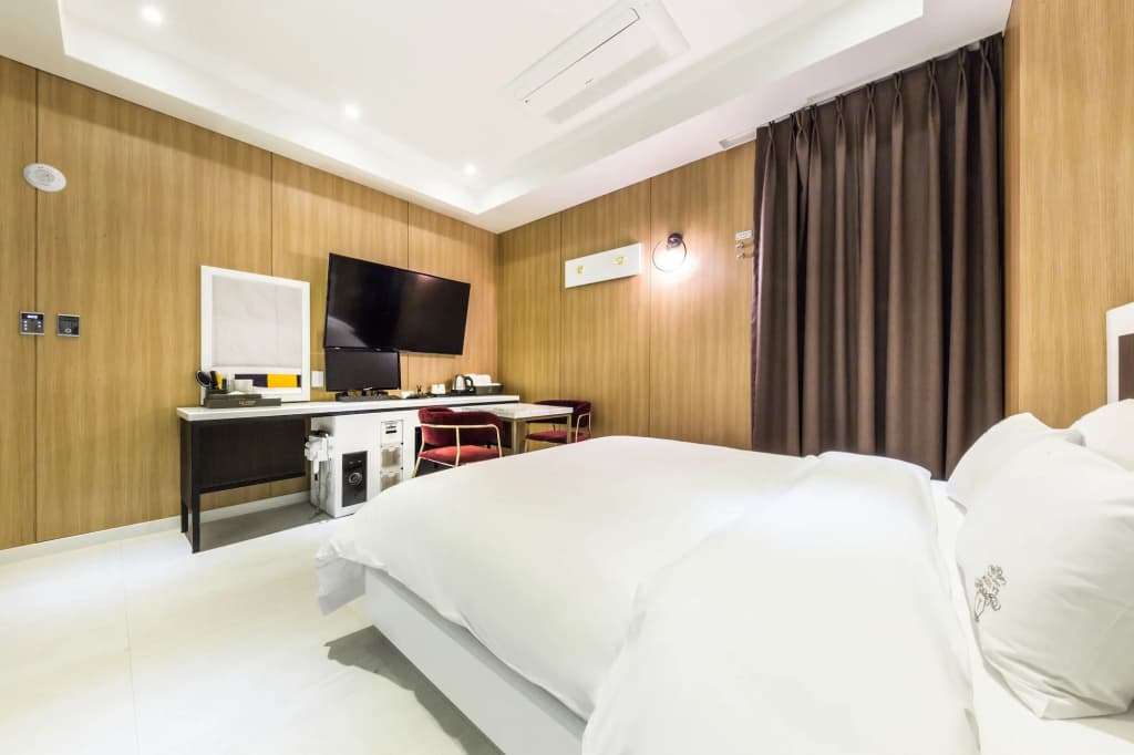 LA View Hotel - photo 5