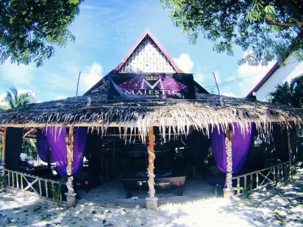 Majestic Hostel - photo 13