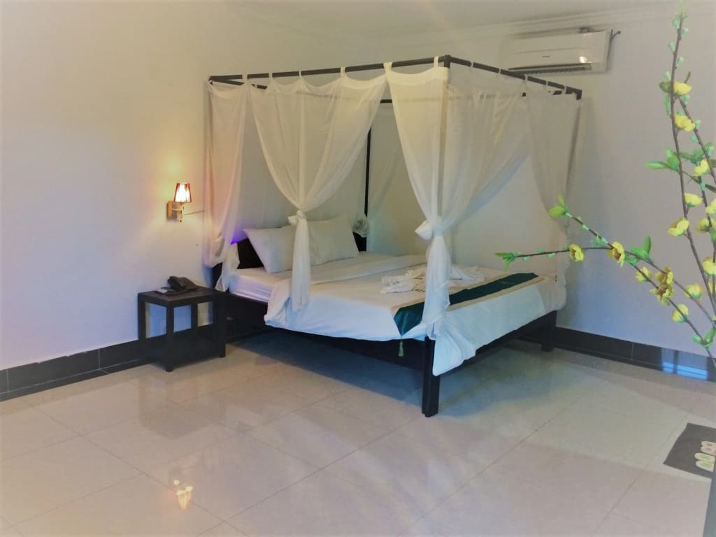 Huylin Angkor Boutique - photo 3