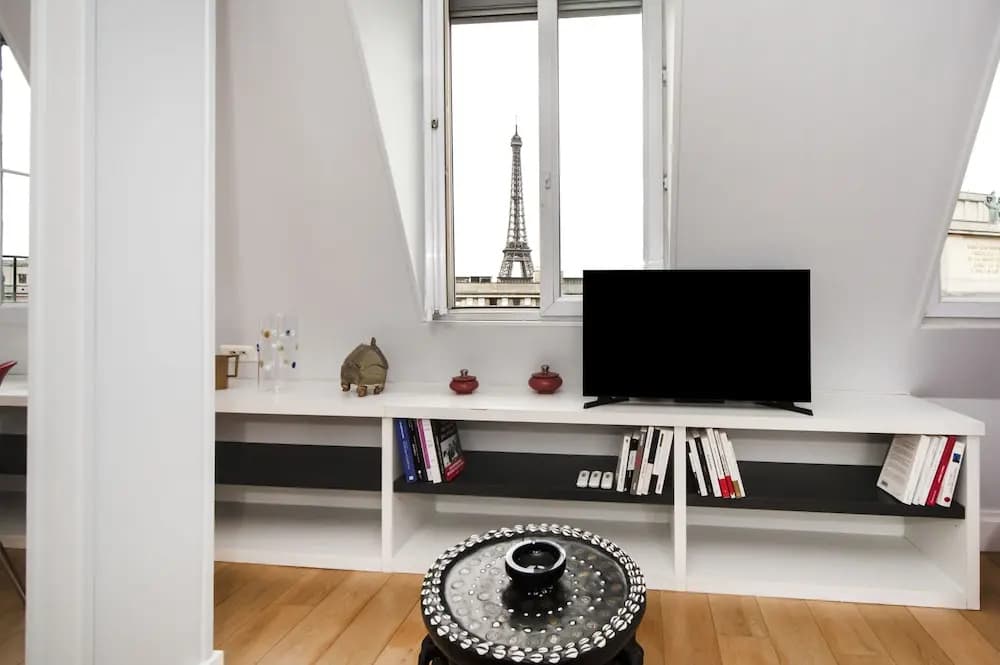 Pick A Flats Eiffel View Studio - photo 5