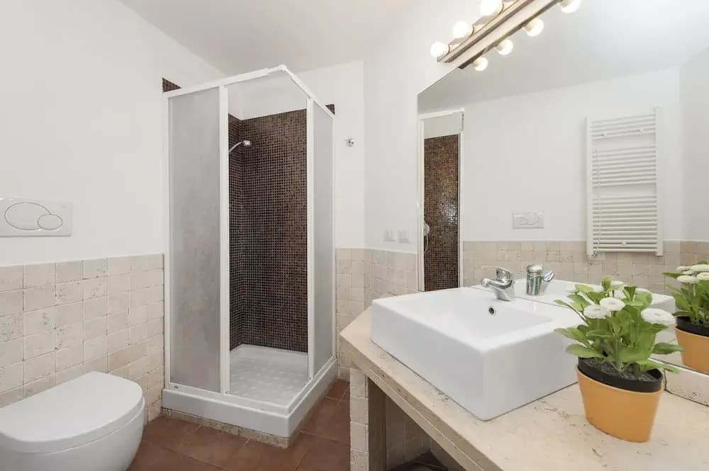 Inviting 3-bed Apartment in Roma 4mins to Colosseo - photo 8