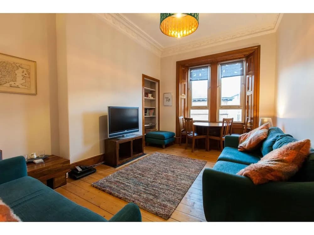 Spacious Leith Flat For 4 W/ Skyline View - main photo