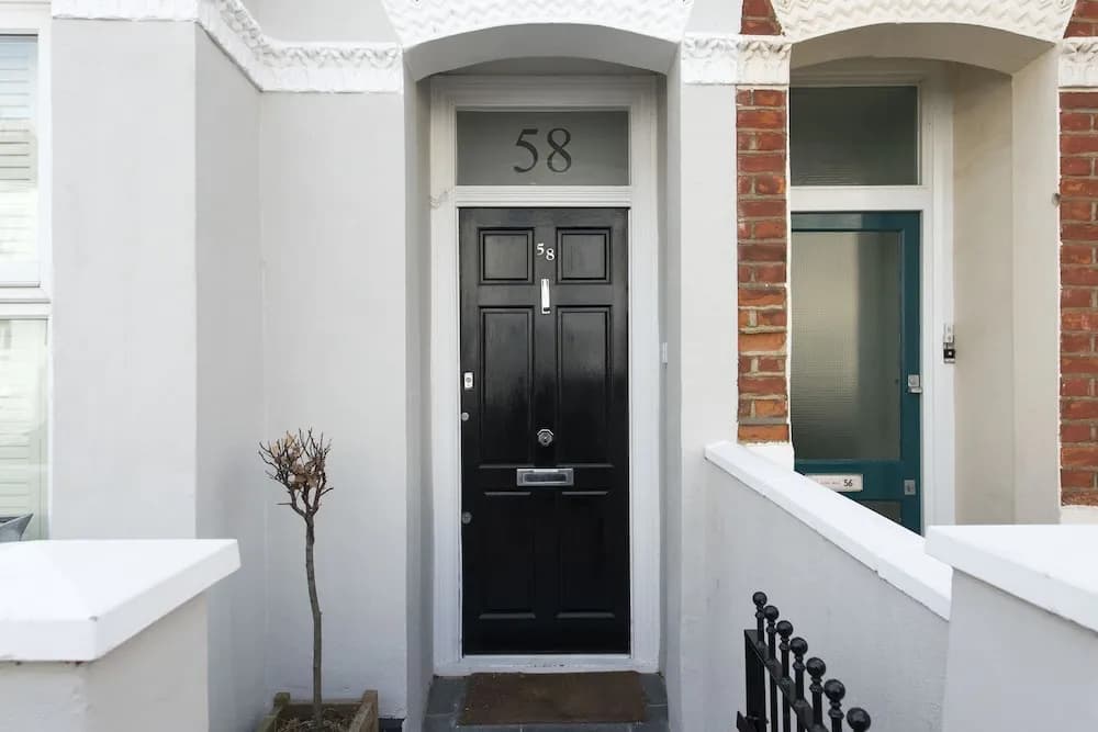 Beautiful 2BR Split Level Fulham Apartment - main photo