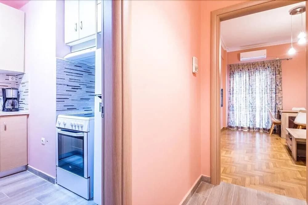 Bright flat in front of Acropolis metro - photo 2