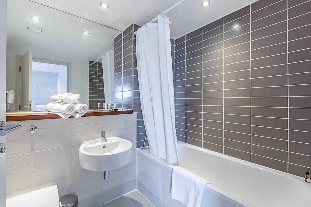 Splendid 3 Bedroom Apartment Kings Cross - photo 10