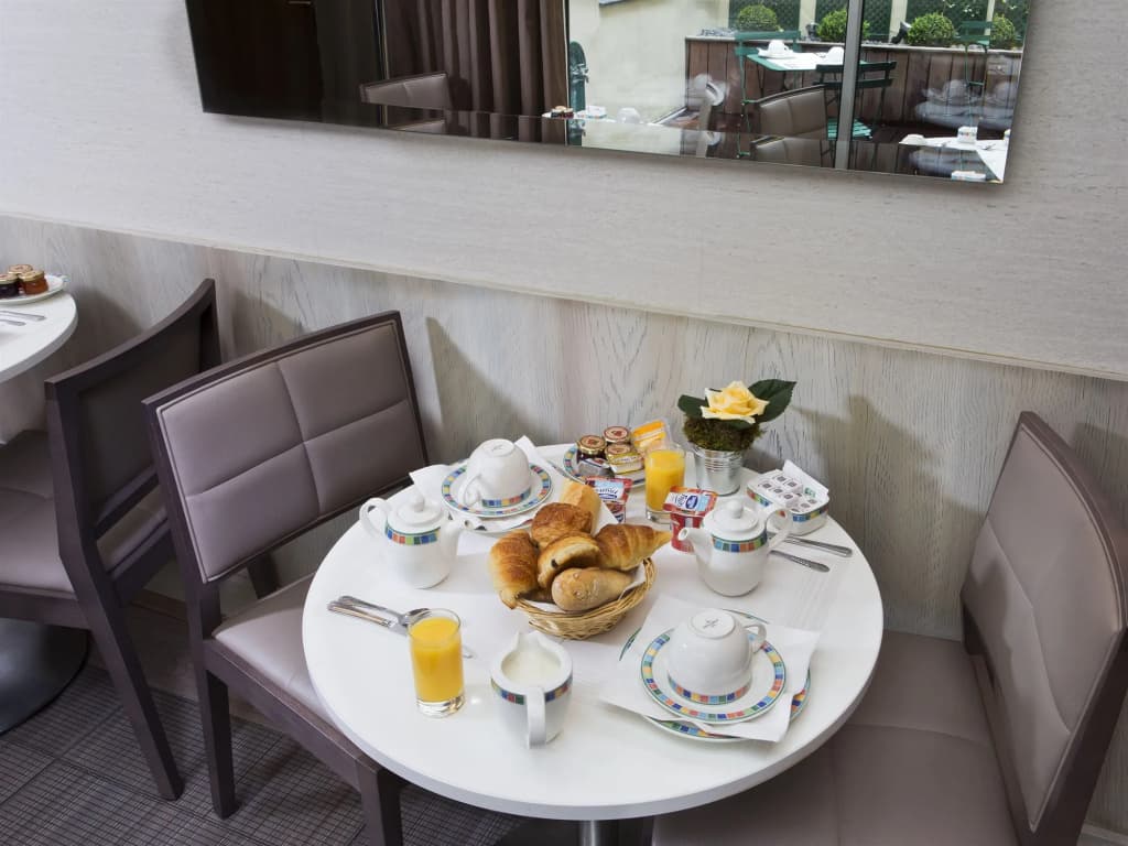 Hotel Longchamp Elysees - photo 11