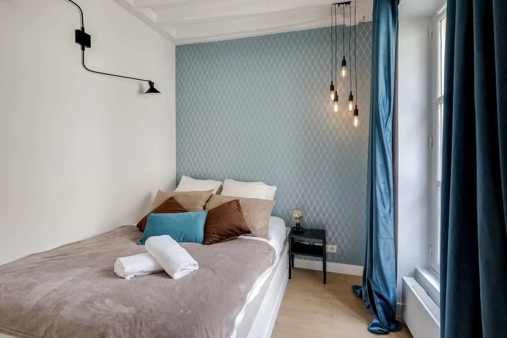 Beautiful new Apartment in a Pedestrian Street, Near Champs Elysees - photo 2