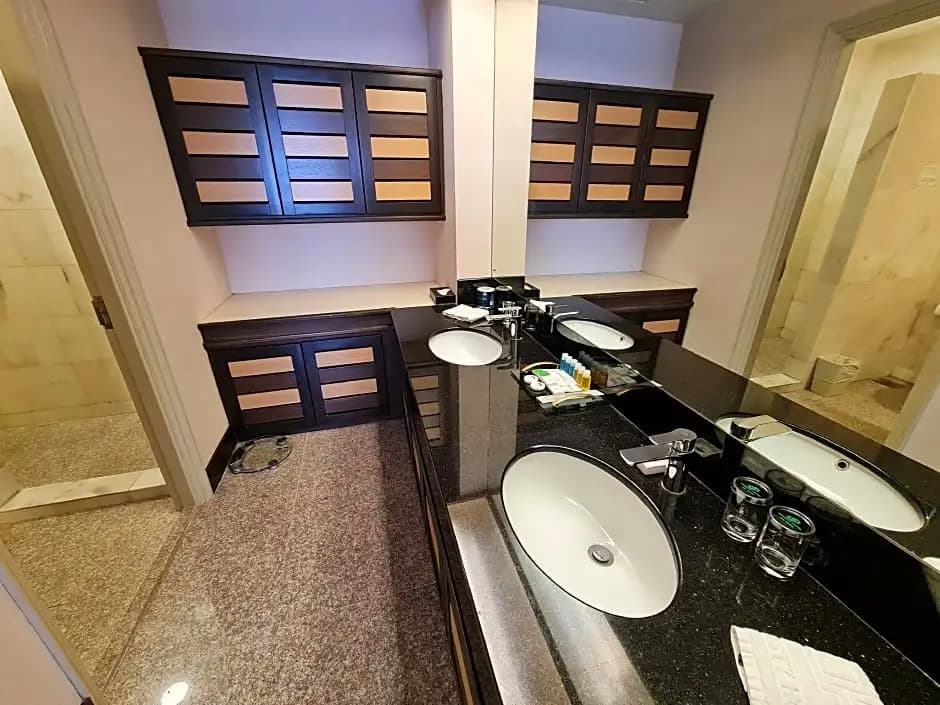 Dynasty Hotel - photo 6