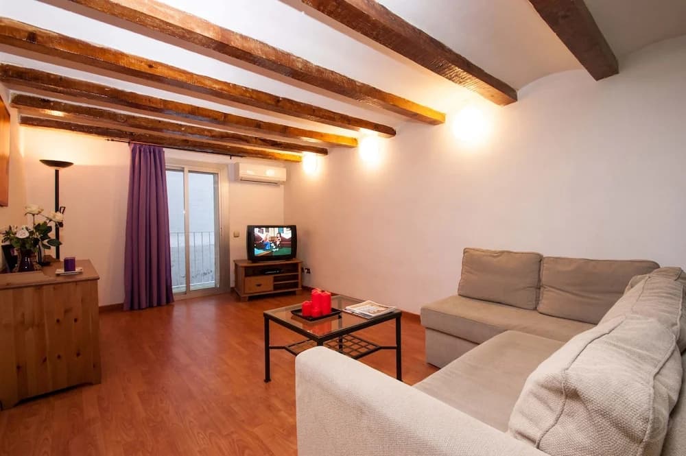 Rustic Poble Sec Apartment - photo 9