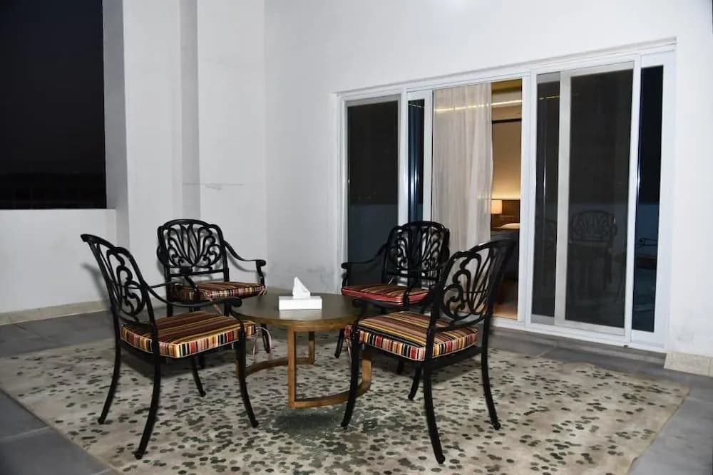 The Airport Hotel - photo 6