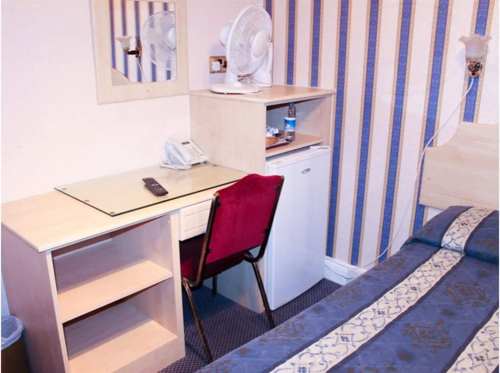 Lampton Guest House - photo 2