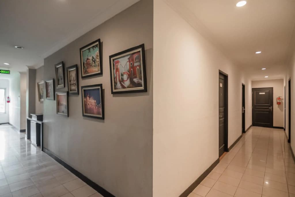 RedDoorz Plus near Mangga Besar Station 2 - photo 9