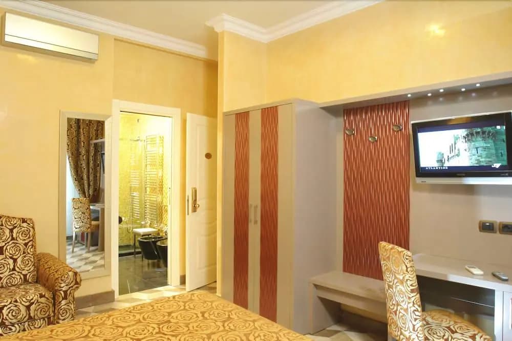 The Five Oscars Inn - photo 7