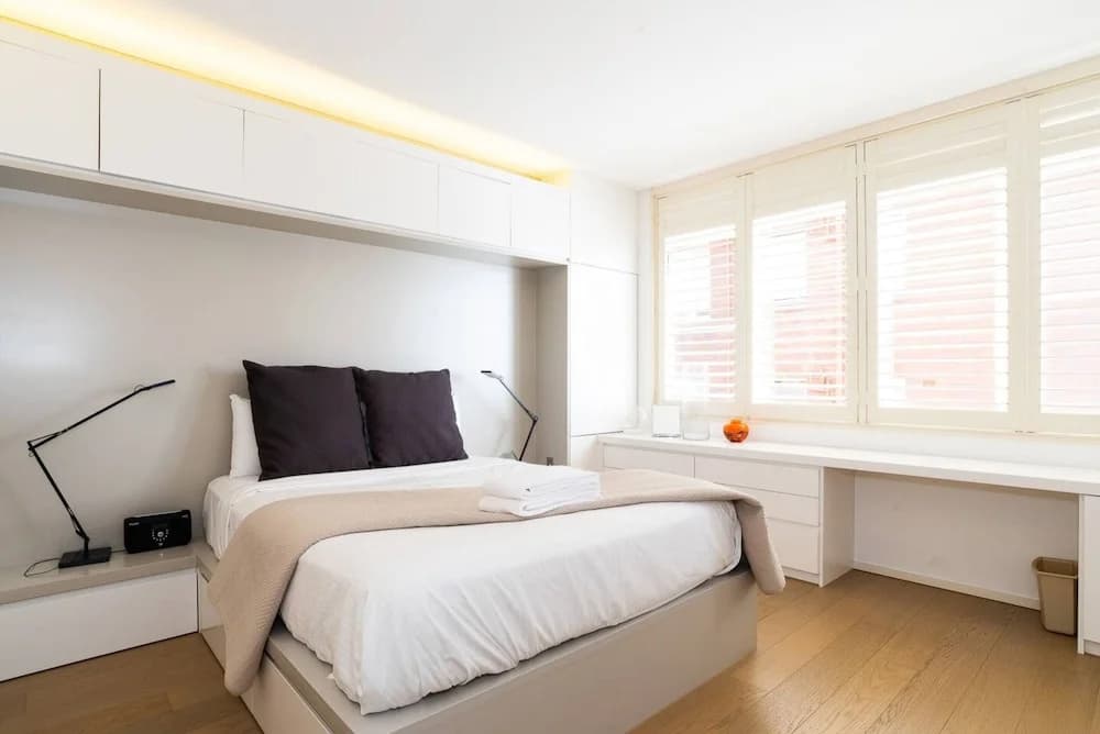 2 Bedroom Apartment with Bay View - photo 4