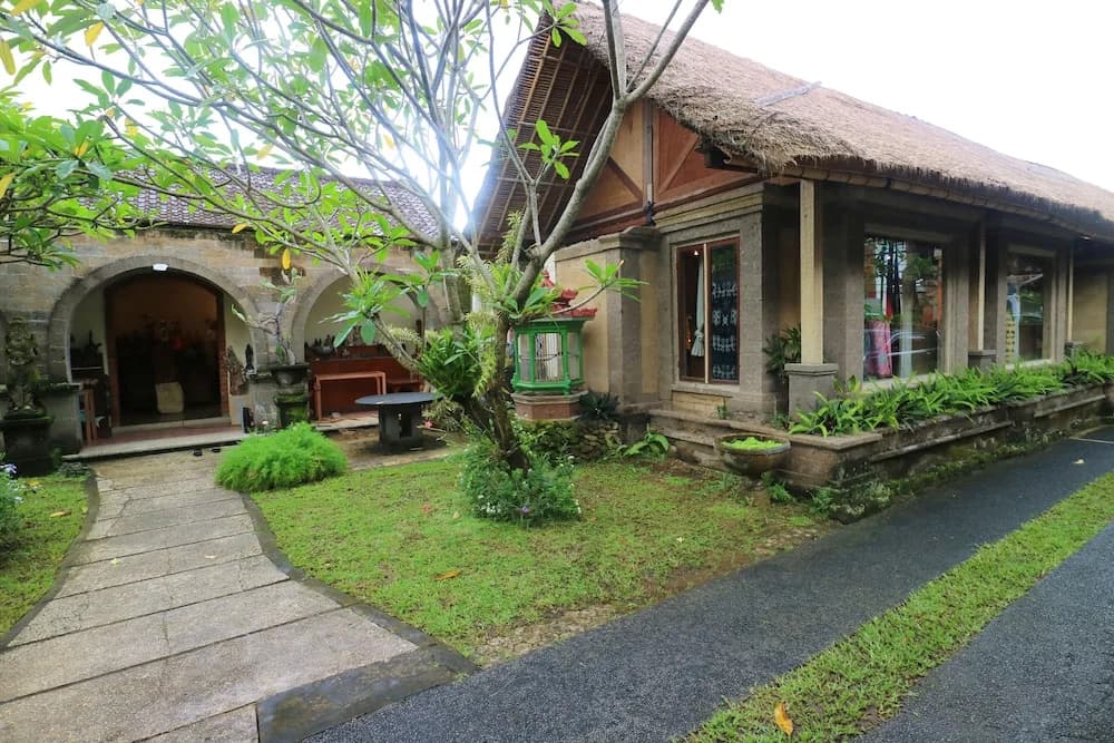 Oka Kartini Bungalows - photo 16