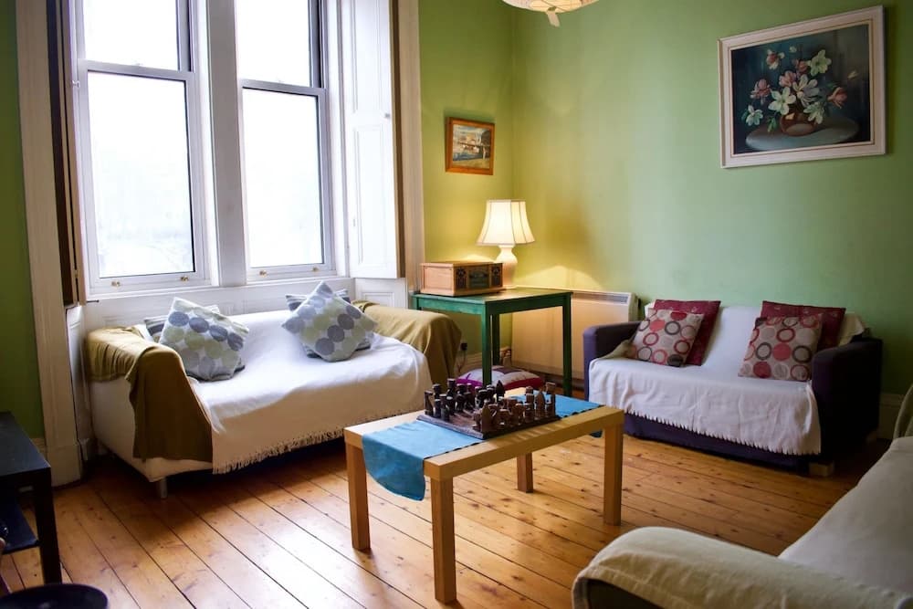 Traditional 3 Bedroom Apartment in Bruntsfield - photo 21