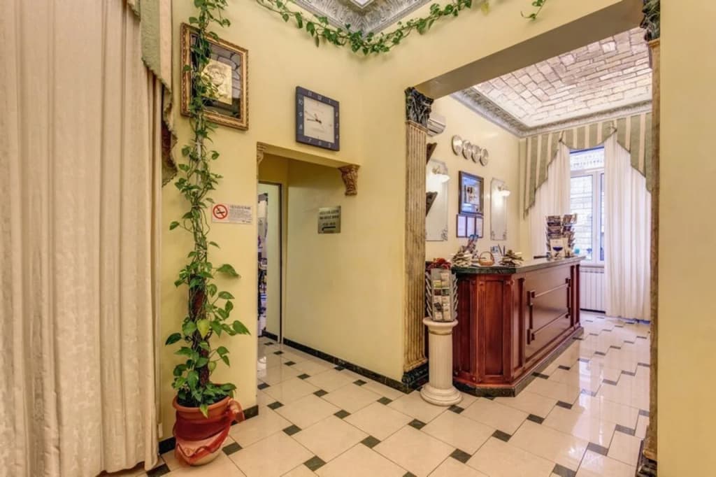 Hotel Cambridge - photo 2