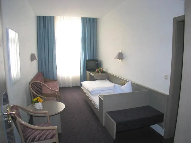 Birth City Hotel - photo 2