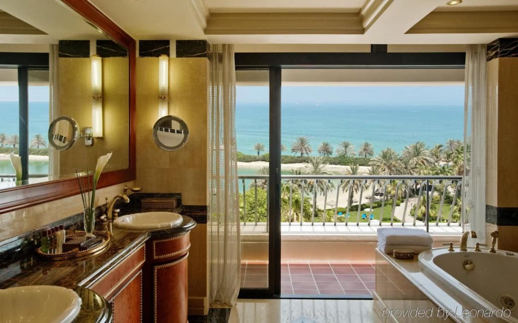 Sheraton Grand Doha Resort & Convention Hotel - photo 32