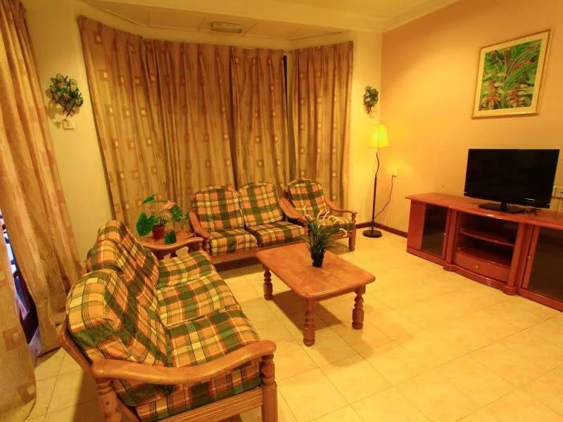 Six Villa Inn - photo 3