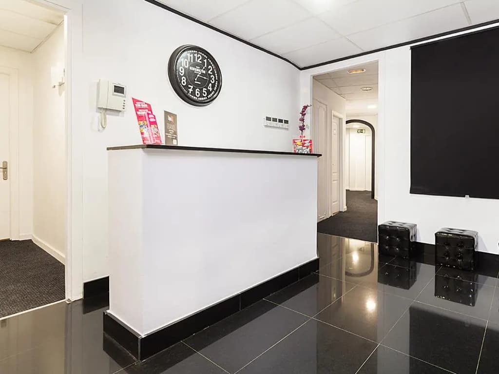 Hostal Gran Via 63 Rooms - photo 10