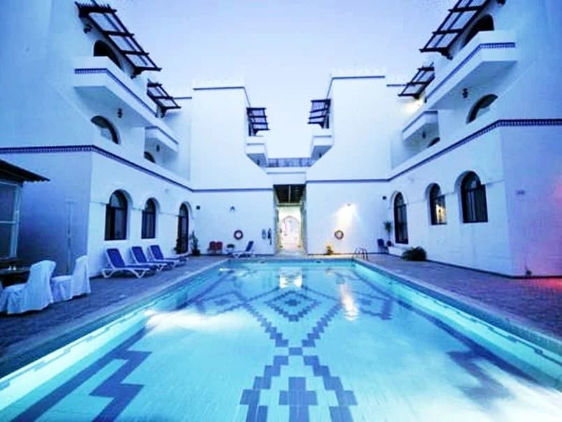 Beach Hotel - photo 9