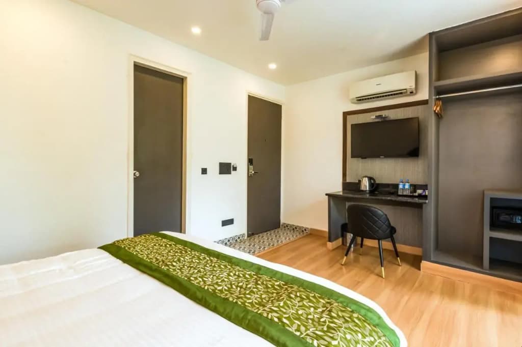 Mayur Hotel at CR Park New Delhi - photo 5