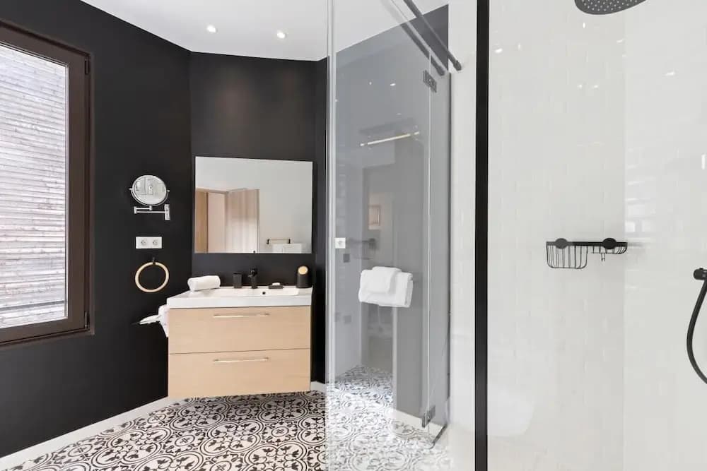 Stunning 2 Bed Apartment, Sleeps 4 - photo 10