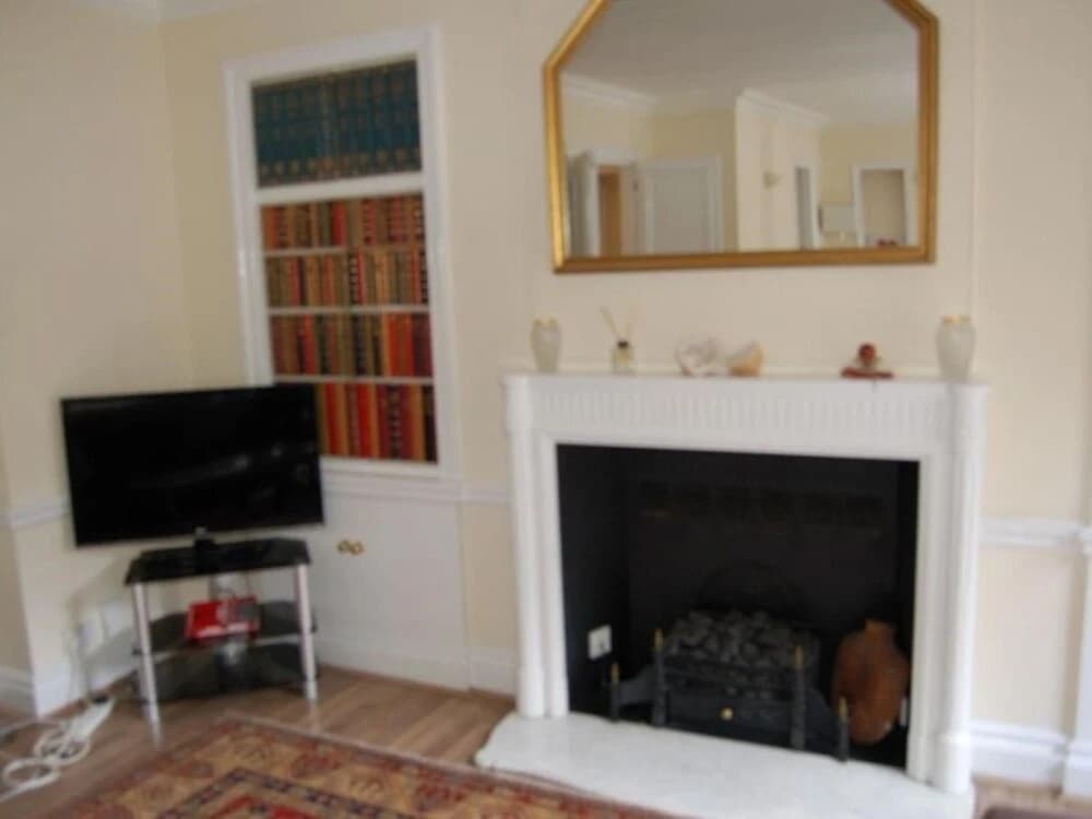 The Elegant Mayfair - photo 11