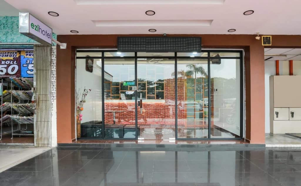 OYO 89407 EZI Hotel - photo 20